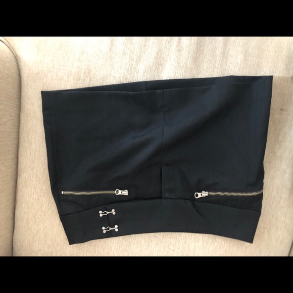 Guess jacket and short skirt - Picture 4 of 7